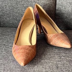 Brown Croc print leather by Naturalizer sz 13